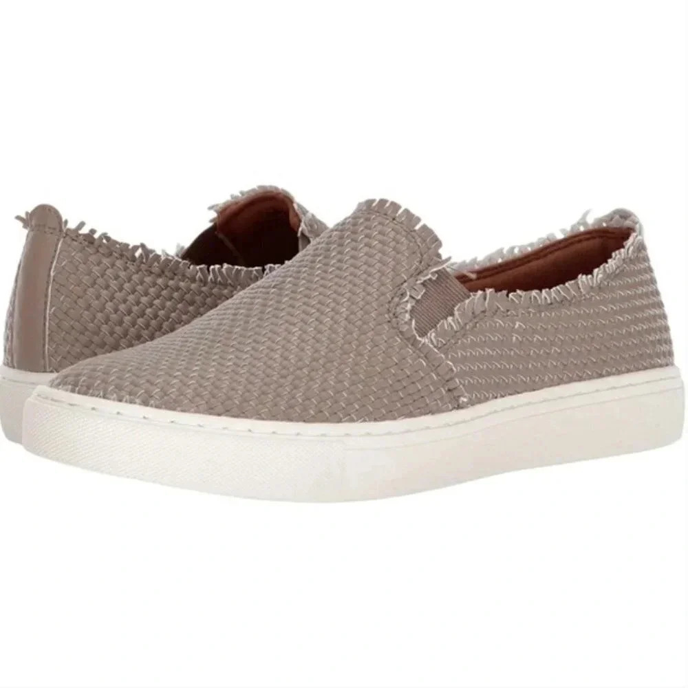 NWT Indigo Rd Women’s Kicky Tan Slip-On Shoes 6
